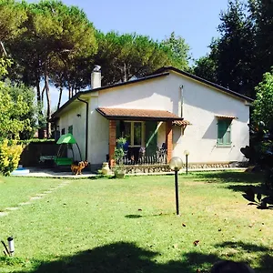 https://villa-laura-forte-dei-marmi.it-tuscanyhotel.com